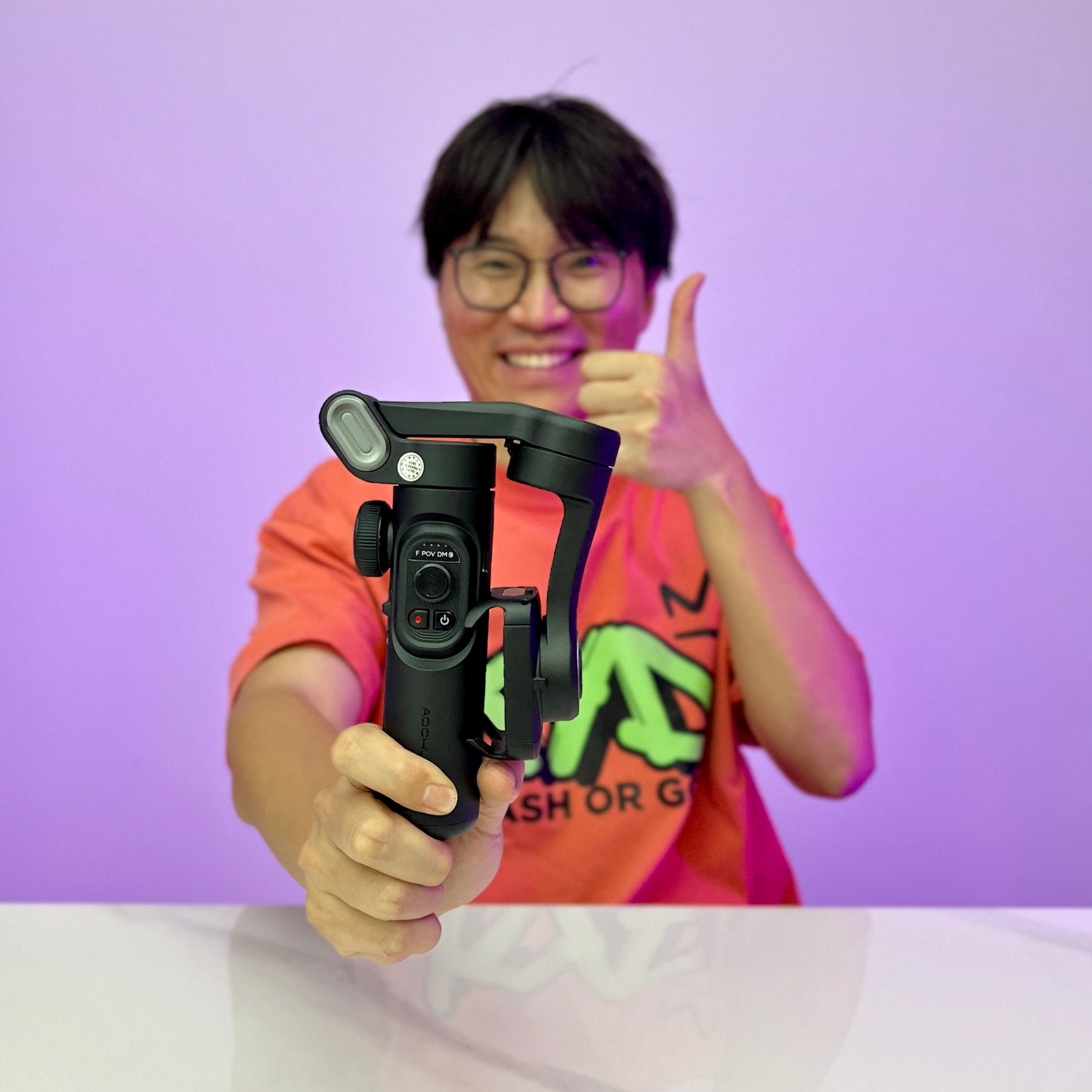 [GOLD] AOCHUAN Smart XE – 3-Axis Foldable Smartphone Gimbal with Gesture Control, Joystick, and AI Face Tracking